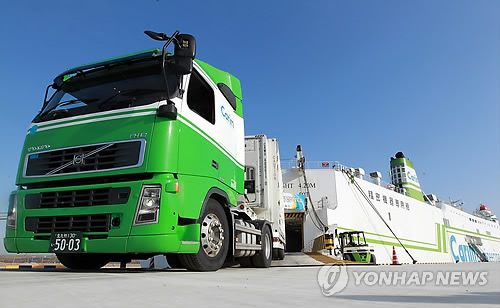 경인항에 내리는 첫 화물