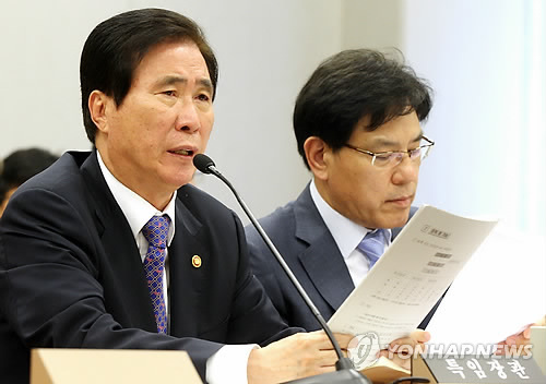 고흥길 장관, 운영위 참석