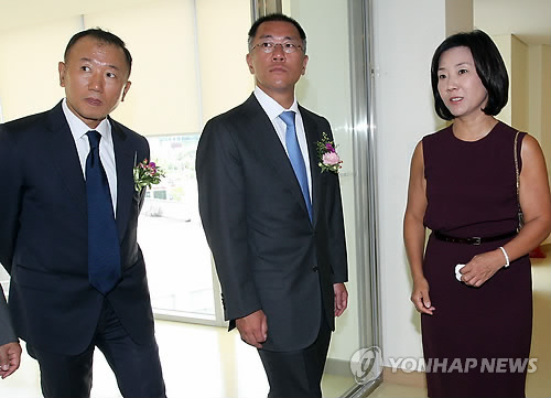 병원 둘러보는 정의선 현대차 부회장