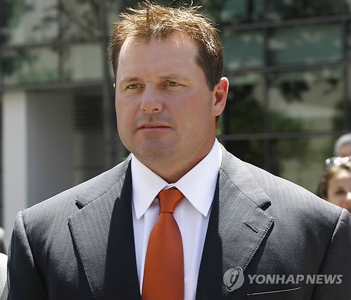 로저 클레멘스, 독립리그서 마운드 복귀