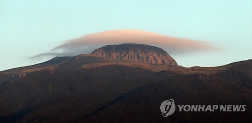 산할아버지 구름모자 썼네
