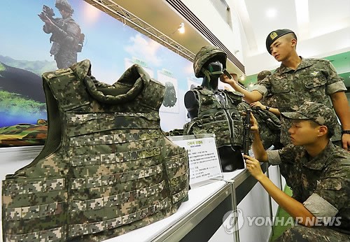 `장병 피복 및 장구류 발전 민ㆍ군 대토론회