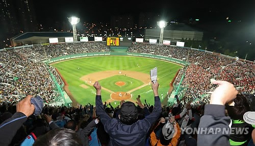 <프로야구> 어게인 2010…두산 있다 vs 롯데 없다