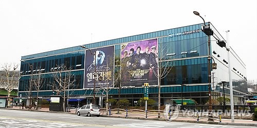 하루도 쉬지 않은 블루스퀘어…65만명 찾았다