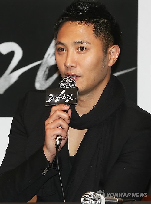 질문에 답하는 진구