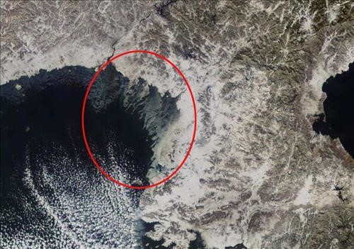 北 더 매서운 한파…평양 관문 남포항 꽁꽁
