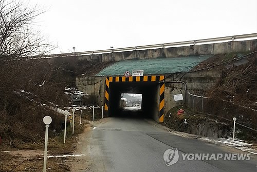 경부고속도로 통과 옥천 굴다리 43년만에 확장