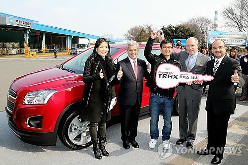 한국지엠, 트랙스 1호차 전달식