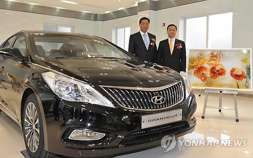 현대차 판매지점서 전시회