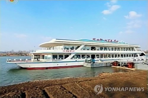 북한군, 식당전용 유람선 대동강호 건조 중
