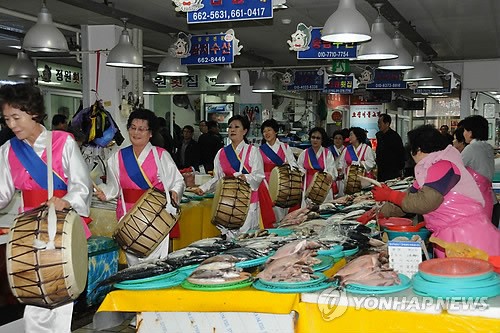 흥겨운 강릉 주문진 수산시장