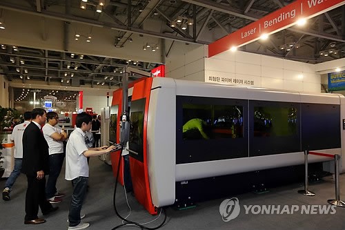 첨단 기계 한자리에