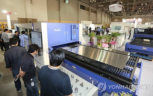 첨단 기계 한자리에