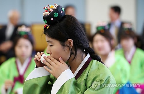 태어나 처음 맛보는 술