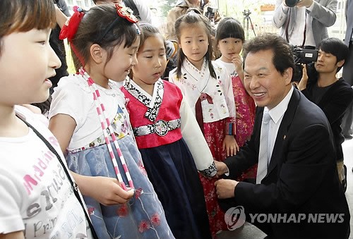 서남수 교육부 장관, 농어촌 특성화교육 모델 금병초교 방문