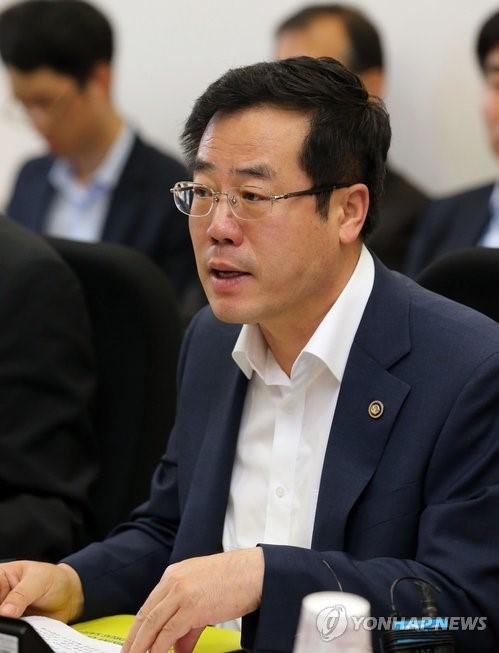 당정회의, 인사말 하는 정승 식품의약품안전처장