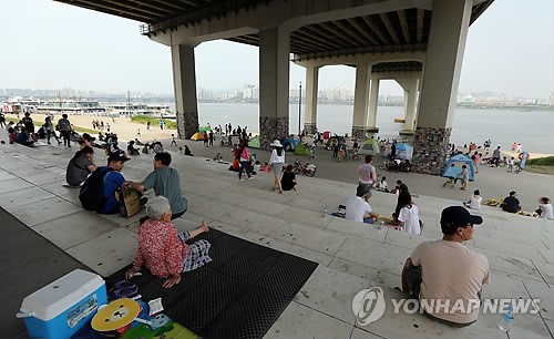 무더위엔 다리 밑이 최고!