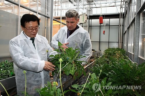 이동필 장관, 푸드밸리 Kezene 기업 연구소 방문