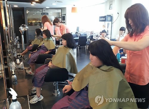 아름다운 가위손…홍천미용사협회 재능 기부