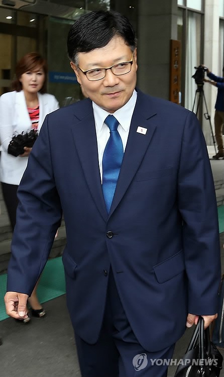 개성공단 실무회담 떠나는 서호 수석대표