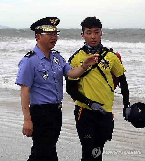 김석균 해경청장 대천해수욕장서 안전관리요원 체험