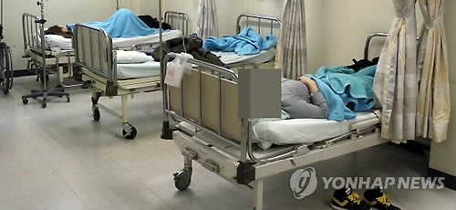 환자들이병원 응급실에서 치료를 받고 있다. (연합뉴스DB)
