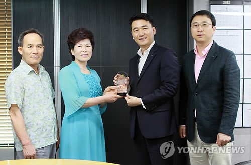롯데백 광주점, 대인시장 상인회로부터 감사패