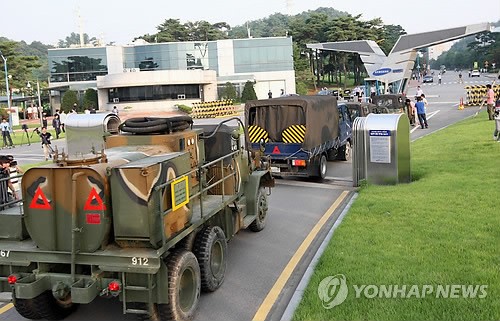 삼성전자 화성사업장 들어가는 화생방신속대응팀