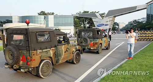 삼성전자 화성사업장 들어가는 화생방신속대응팀