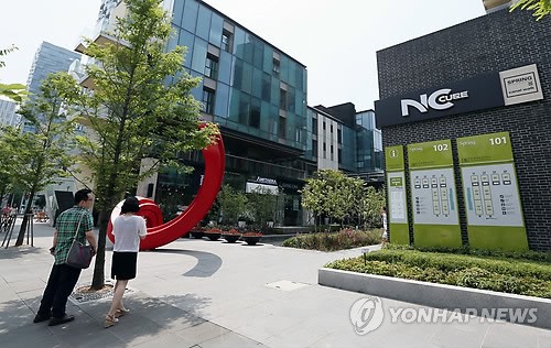 송도 유일 쇼핑타운 절반 개장에도 커낼워크 북적