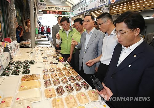 전통시장 간 정홍원 총리