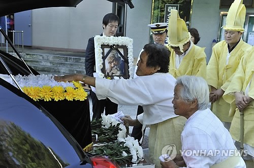 워낭소리 주인공 사랑하던 소 곁에 영면