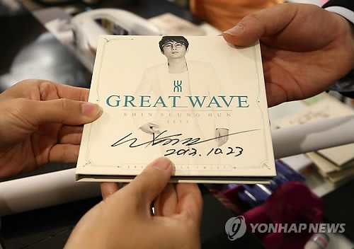 신승훈 새 앨범 발매에 팬들 그레이트 웨이브