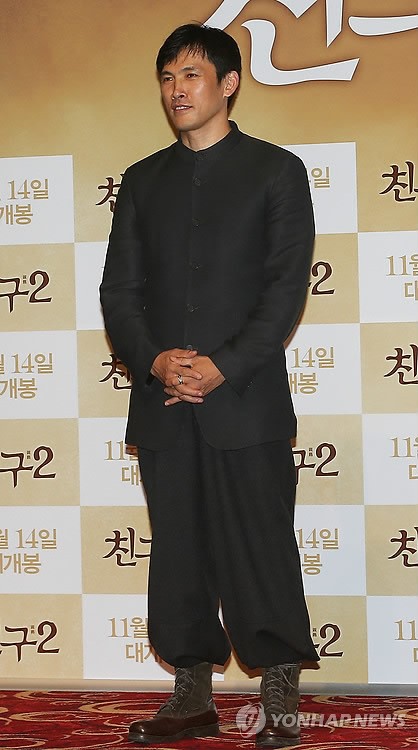 포즈 취하는 유오성