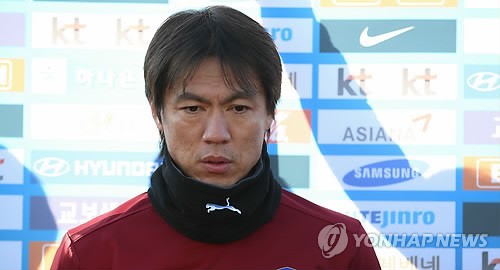 인터뷰하는 홍명보 감독
