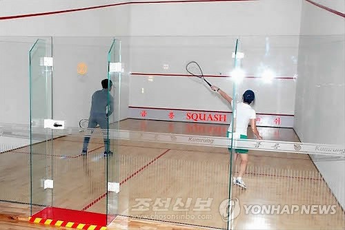 北에 스쿼시 시설 첫 선…젊은층에 인기