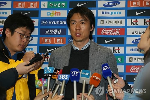 인터뷰 하는 홍명보 감독