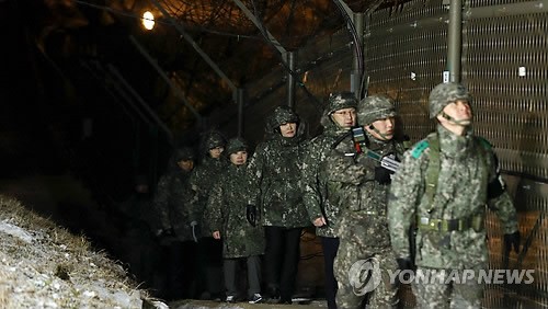 새누리 초선의원 전방 철책 초소 경계근무 체험