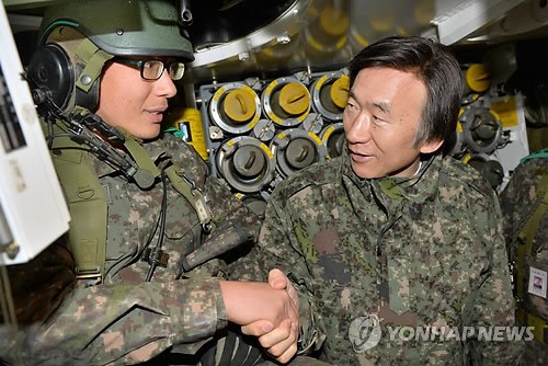 백마부대 방문한 윤병세 장관