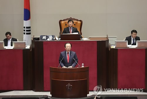 제안설명하는 안홍준 의원