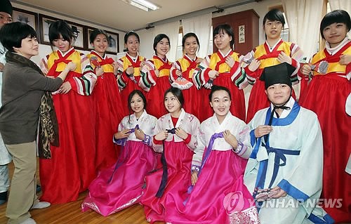 설맞아 한국전통문화 체험하는 중국 대학생들