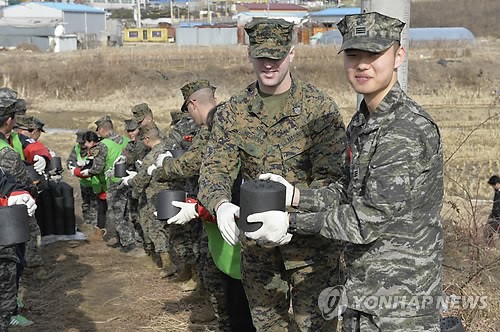 한·미 해병대원 설맞이 연탄배달 봉사