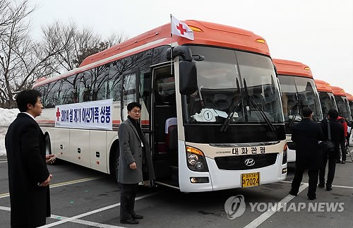 <이산상봉> 떠날 준비하는 이산가족 상봉 버스
