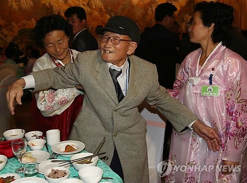 <이산가족> 가족 만난 기쁨에 덩실덩실
