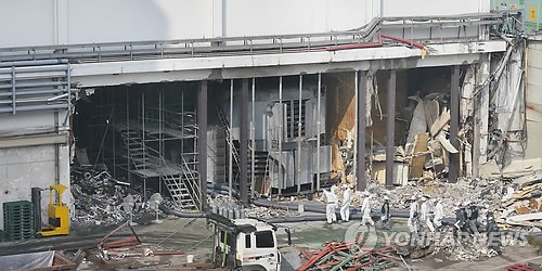 빙그레 공장 사고 현장 살펴보는 조사반
