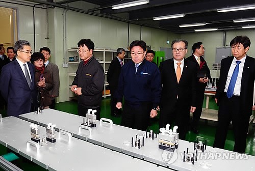 윤상직 장관, 중소 뿌리기업 방문