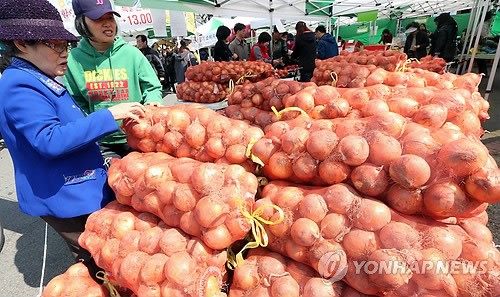 절반값에 우리 양파 사주세요