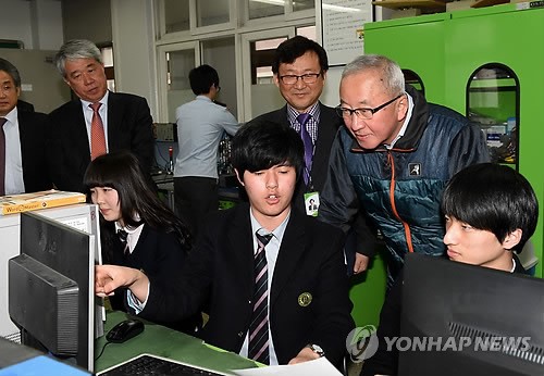 유한공고 방문한 현오석 부총리