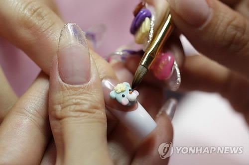 네일아트숍 자외선 불빛, 피부암 유발 가능성