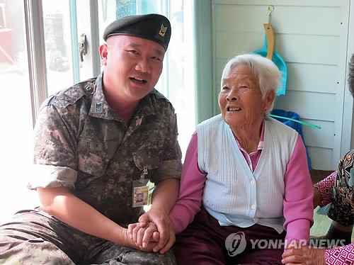 60년 전 기록찾아 국가유공자 등록 도운 이인호 상사